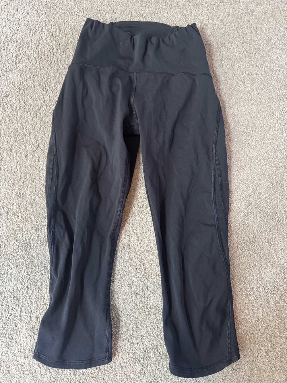 Black Lululemon Athletic Capri’s with Reflective Size Dot